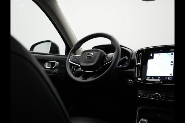 Volvo XC40 T4 Ultimate Dark PHEV 221pk Dealer O.H. | Trekhaak Af Fabriek | Panodak | Camera | Harman / Kardon | Lederen Sportstoelen Memory & Verwarmd | Keyless | Apple Carplay | Navigatie | DAB | Plug In Hybrid |
