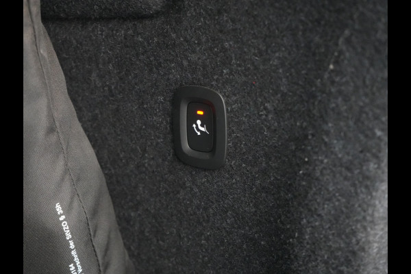 Volvo XC40 T4 Ultimate Dark PHEV 221pk Dealer O.H. | Trekhaak Af Fabriek | Panodak | Camera | Harman / Kardon | Lederen Sportstoelen Memory & Verwarmd | Keyless | Apple Carplay | Navigatie | DAB | Plug In Hybrid |