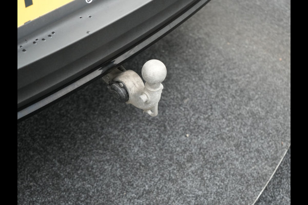 Volvo XC40 T4 Ultimate Dark PHEV 221pk Dealer O.H. | Trekhaak Af Fabriek | Panodak | Camera | Harman / Kardon | Lederen Sportstoelen Memory & Verwarmd | Keyless | Apple Carplay | Navigatie | DAB | Plug In Hybrid |