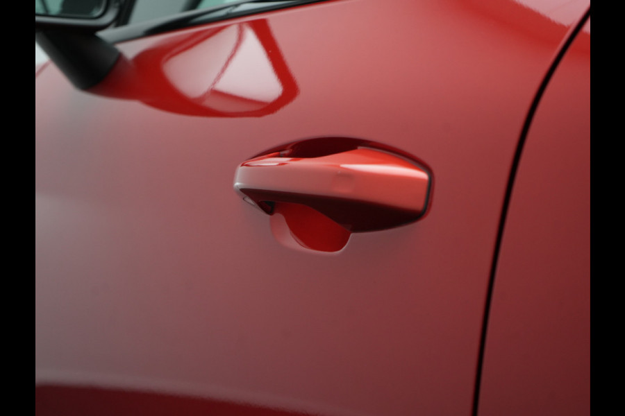 Volvo XC40 T4 Ultimate Dark PHEV 221pk Dealer O.H. | Trekhaak Af Fabriek | Panodak | Camera | Harman / Kardon | Lederen Sportstoelen Memory & Verwarmd | Keyless | Apple Carplay | Navigatie | DAB | Plug In Hybrid |