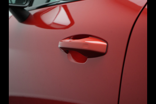 Volvo XC40 T4 Ultimate Dark PHEV 221pk Dealer O.H. | Trekhaak Af Fabriek | Panodak | Camera | Harman / Kardon | Lederen Sportstoelen Memory & Verwarmd | Keyless | Apple Carplay | Navigatie | DAB | Plug In Hybrid |