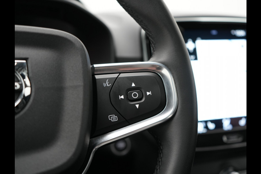 Volvo XC40 T4 Ultimate Dark PHEV 221pk Dealer O.H. | Trekhaak Af Fabriek | Panodak | Camera | Harman / Kardon | Lederen Sportstoelen Memory & Verwarmd | Keyless | Apple Carplay | Navigatie | DAB | Plug In Hybrid |
