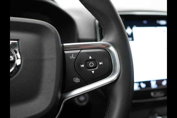Volvo XC40 T4 Ultimate Dark PHEV 221pk Dealer O.H. | Trekhaak Af Fabriek | Panodak | Camera | Harman / Kardon | Lederen Sportstoelen Memory & Verwarmd | Keyless | Apple Carplay | Navigatie | DAB | Plug In Hybrid |