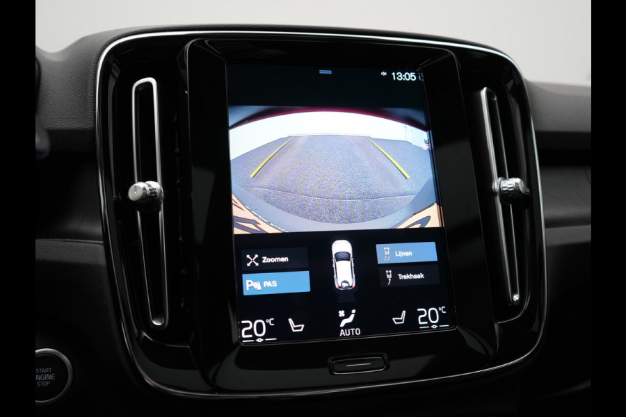 Volvo XC40 T4 Ultimate Dark PHEV 221pk Dealer O.H. | Trekhaak Af Fabriek | Panodak | Camera | Harman / Kardon | Lederen Sportstoelen Memory & Verwarmd | Keyless | Apple Carplay | Navigatie | DAB | Plug In Hybrid |