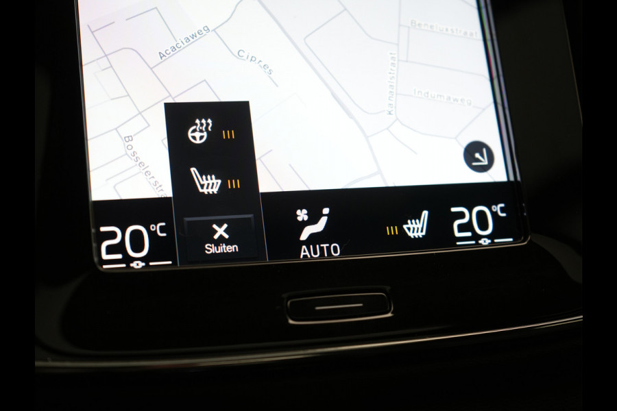 Volvo XC40 T4 Ultimate Dark PHEV 221pk Dealer O.H. | Trekhaak Af Fabriek | Panodak | Camera | Harman / Kardon | Lederen Sportstoelen Memory & Verwarmd | Keyless | Apple Carplay | Navigatie | DAB | Plug In Hybrid |