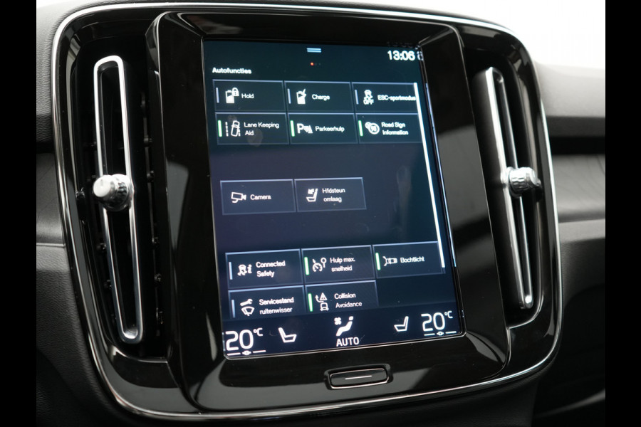 Volvo XC40 T4 Ultimate Dark PHEV 221pk Dealer O.H. | Trekhaak Af Fabriek | Panodak | Camera | Harman / Kardon | Lederen Sportstoelen Memory & Verwarmd | Keyless | Apple Carplay | Navigatie | DAB | Plug In Hybrid |