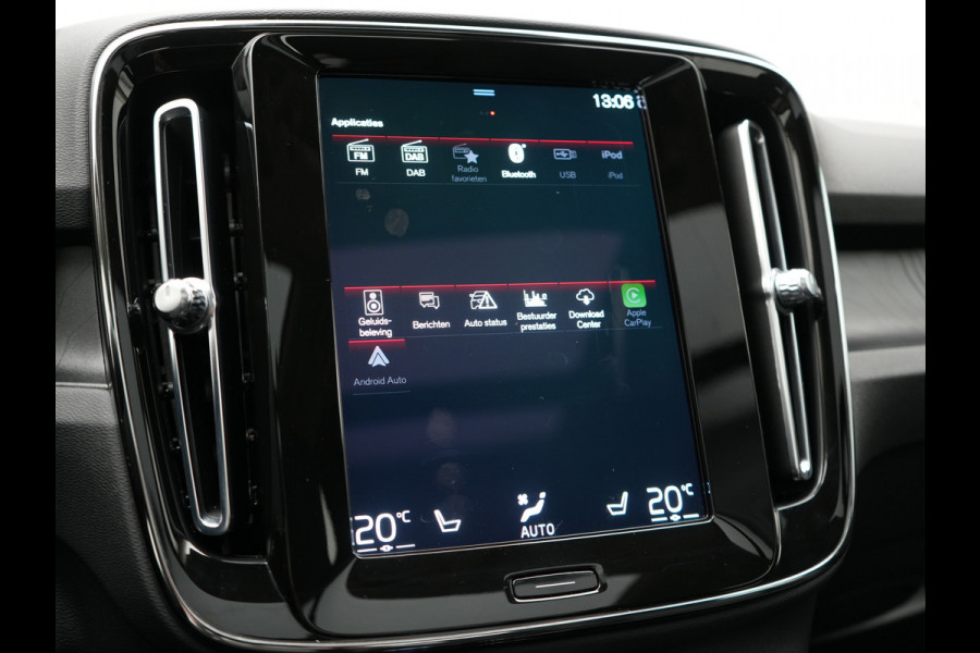 Volvo XC40 T4 Ultimate Dark PHEV 221pk Dealer O.H. | Trekhaak Af Fabriek | Panodak | Camera | Harman / Kardon | Lederen Sportstoelen Memory & Verwarmd | Keyless | Apple Carplay | Navigatie | DAB | Plug In Hybrid |