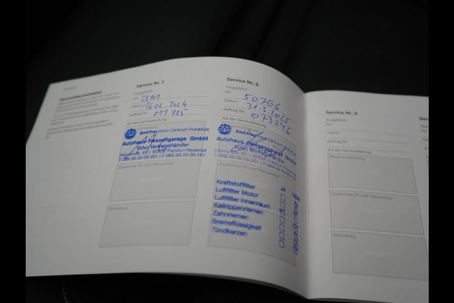 Volvo XC40 T4 Ultimate Dark PHEV 221pk Dealer O.H. | Trekhaak Af Fabriek | Panodak | Camera | Harman / Kardon | Lederen Sportstoelen Memory & Verwarmd | Keyless | Apple Carplay | Navigatie | DAB | Plug In Hybrid |