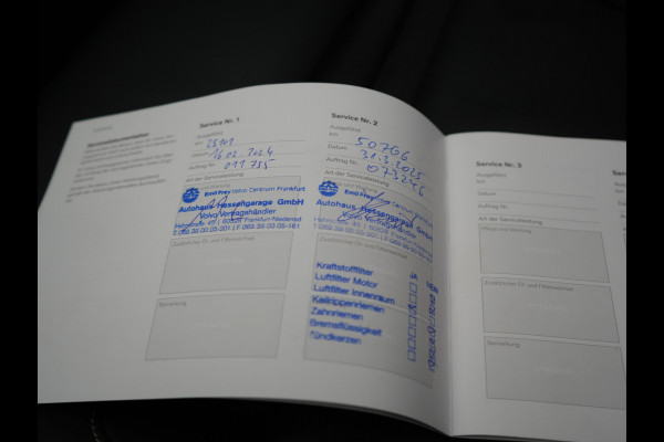 Volvo XC40 T4 Ultimate Dark PHEV 221pk Dealer O.H. | Trekhaak Af Fabriek | Panodak | Camera | Harman / Kardon | Lederen Sportstoelen Memory & Verwarmd | Keyless | Apple Carplay | Navigatie | DAB | Plug In Hybrid |