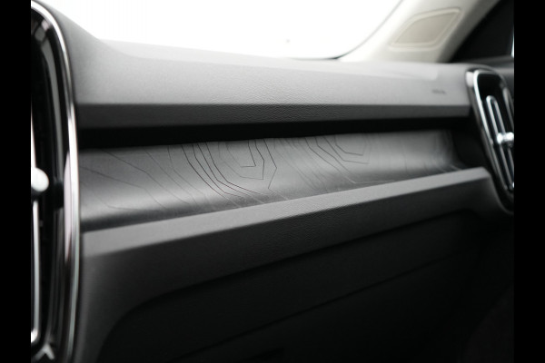 Volvo XC40 T4 Ultimate Dark PHEV 221pk Dealer O.H. | Trekhaak Af Fabriek | Panodak | Camera | Harman / Kardon | Lederen Sportstoelen Memory & Verwarmd | Keyless | Apple Carplay | Navigatie | DAB | Plug In Hybrid |