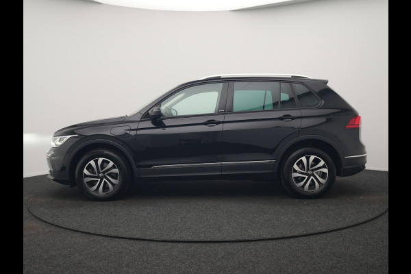 Volkswagen Tiguan 1.4 TSI eHybrid Active PHEV 245pk Dealer O.H. | Trekhaak Af Fabriek | Adaptive Cruise | 360 Camera | Sportstoelen & Stuur Verwarmd | IQ Light | Keyless | Sfeerverlichting | Apple Carplay | Blis | Navigatie | DAB | Plug In Hybrid |