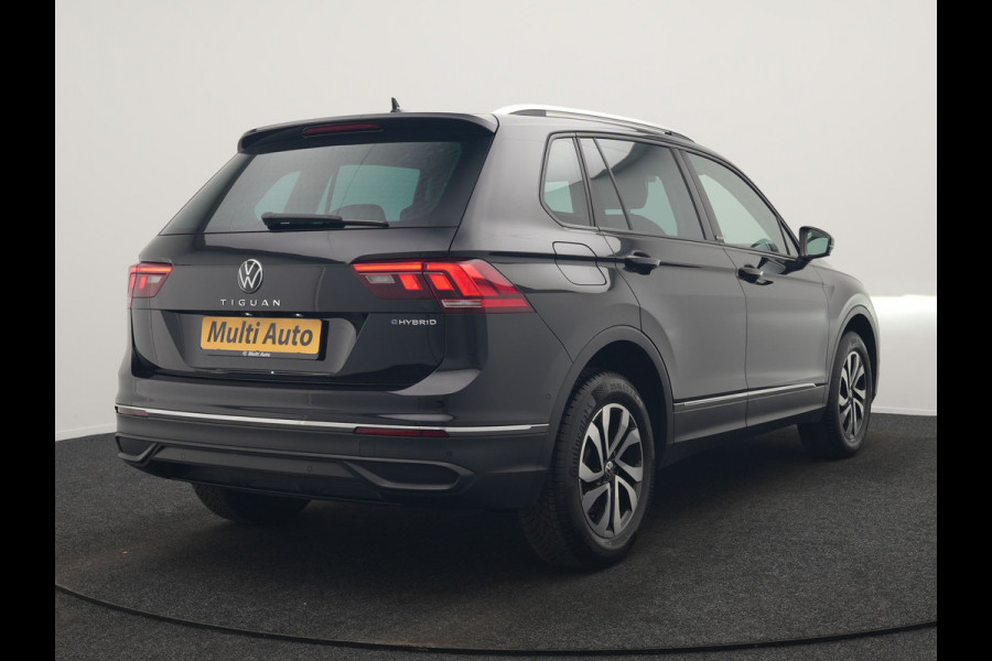 Volkswagen Tiguan 1.4 TSI eHybrid Active PHEV 245pk Dealer O.H. | Trekhaak Af Fabriek | Adaptive Cruise | 360 Camera | Sportstoelen & Stuur Verwarmd | IQ Light | Keyless | Sfeerverlichting | Apple Carplay | Blis | Navigatie | DAB | Plug In Hybrid |