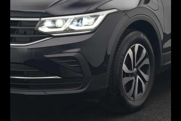 Volkswagen Tiguan 1.4 TSI eHybrid Active PHEV 245pk Dealer O.H. | Trekhaak Af Fabriek | Adaptive Cruise | 360 Camera | Sportstoelen & Stuur Verwarmd | IQ Light | Keyless | Sfeerverlichting | Apple Carplay | Blis | Navigatie | DAB | Plug In Hybrid |