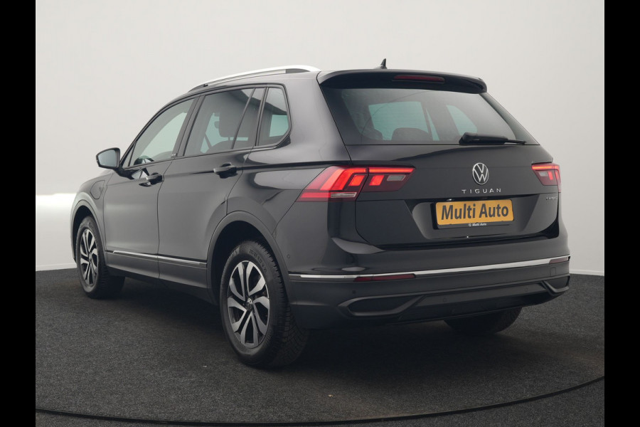 Volkswagen Tiguan 1.4 TSI eHybrid Active PHEV 245pk Dealer O.H. | Trekhaak Af Fabriek | Adaptive Cruise | 360 Camera | Sportstoelen & Stuur Verwarmd | IQ Light | Keyless | Sfeerverlichting | Apple Carplay | Blis | Navigatie | DAB | Plug In Hybrid |
