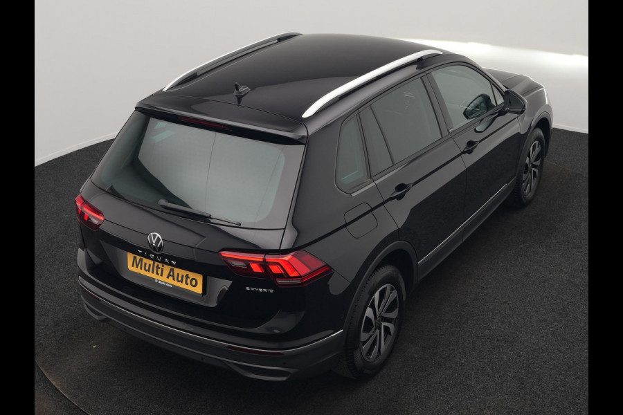 Volkswagen Tiguan 1.4 TSI eHybrid Active PHEV 245pk Dealer O.H. | Trekhaak Af Fabriek | Adaptive Cruise | 360 Camera | Sportstoelen & Stuur Verwarmd | IQ Light | Keyless | Sfeerverlichting | Apple Carplay | Blis | Navigatie | DAB | Plug In Hybrid |