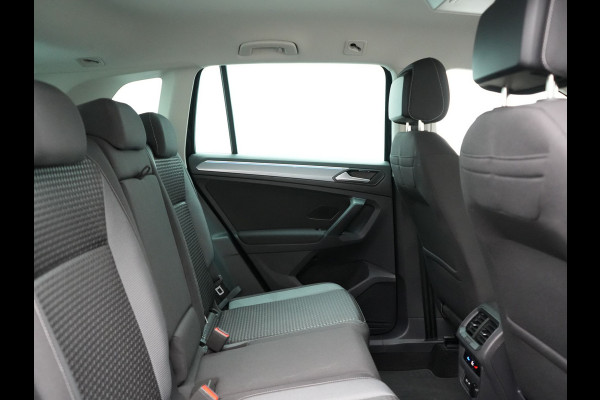 Volkswagen Tiguan 1.4 TSI eHybrid Active PHEV 245pk Dealer O.H. | Trekhaak Af Fabriek | Adaptive Cruise | 360 Camera | Sportstoelen & Stuur Verwarmd | IQ Light | Keyless | Sfeerverlichting | Apple Carplay | Blis | Navigatie | DAB | Plug In Hybrid |