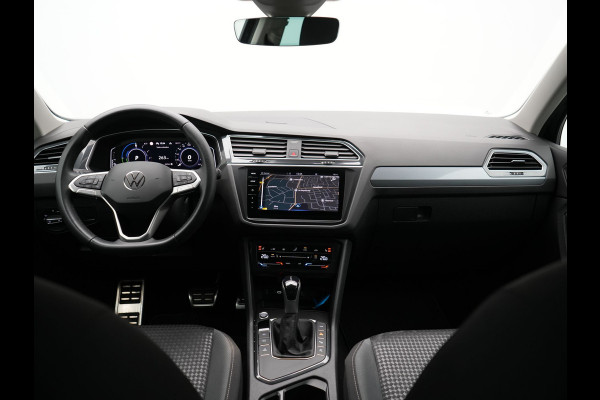 Volkswagen Tiguan 1.4 TSI eHybrid Active PHEV 245pk Dealer O.H. | Trekhaak Af Fabriek | Adaptive Cruise | 360 Camera | Sportstoelen & Stuur Verwarmd | IQ Light | Keyless | Sfeerverlichting | Apple Carplay | Blis | Navigatie | DAB | Plug In Hybrid |