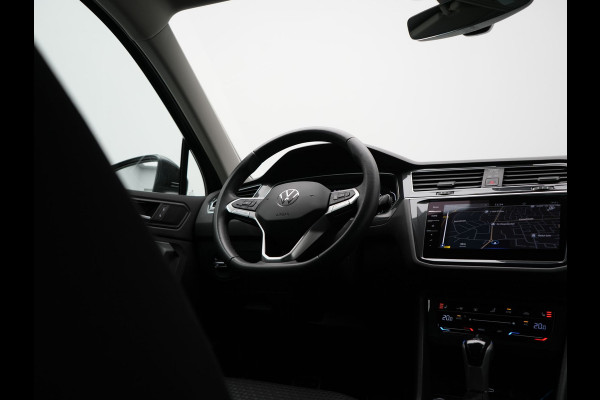 Volkswagen Tiguan 1.4 TSI eHybrid Active PHEV 245pk Dealer O.H. | Trekhaak Af Fabriek | Adaptive Cruise | 360 Camera | Sportstoelen & Stuur Verwarmd | IQ Light | Keyless | Sfeerverlichting | Apple Carplay | Blis | Navigatie | DAB | Plug In Hybrid |