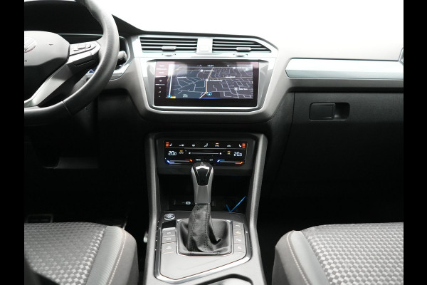 Volkswagen Tiguan 1.4 TSI eHybrid Active PHEV 245pk Dealer O.H. | Trekhaak Af Fabriek | Adaptive Cruise | 360 Camera | Sportstoelen & Stuur Verwarmd | IQ Light | Keyless | Sfeerverlichting | Apple Carplay | Blis | Navigatie | DAB | Plug In Hybrid |