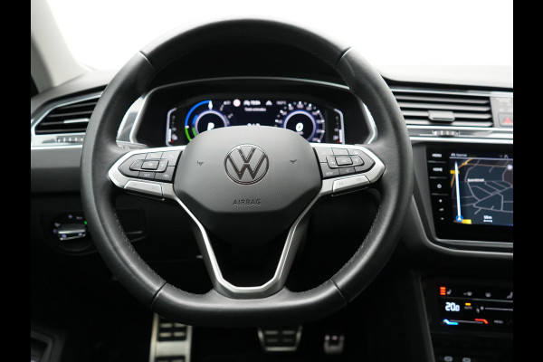 Volkswagen Tiguan 1.4 TSI eHybrid Active PHEV 245pk Dealer O.H. | Trekhaak Af Fabriek | Adaptive Cruise | 360 Camera | Sportstoelen & Stuur Verwarmd | IQ Light | Keyless | Sfeerverlichting | Apple Carplay | Blis | Navigatie | DAB | Plug In Hybrid |