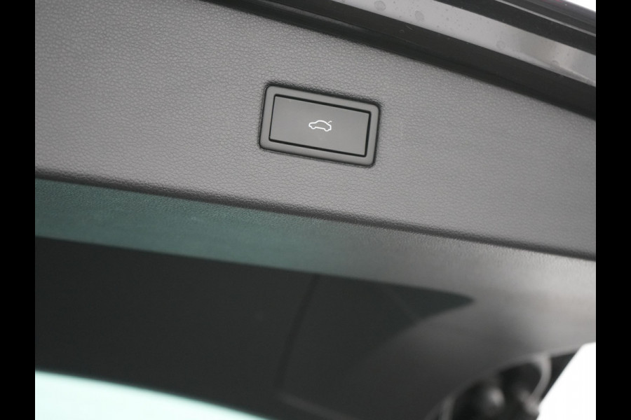 Volkswagen Tiguan 1.4 TSI eHybrid Active PHEV 245pk Dealer O.H. | Trekhaak Af Fabriek | Adaptive Cruise | 360 Camera | Sportstoelen & Stuur Verwarmd | IQ Light | Keyless | Sfeerverlichting | Apple Carplay | Blis | Navigatie | DAB | Plug In Hybrid |