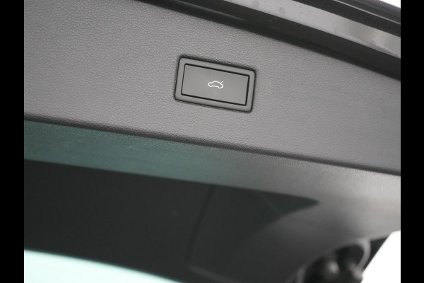 Volkswagen Tiguan 1.4 TSI eHybrid Active PHEV 245pk Dealer O.H. | Trekhaak Af Fabriek | Adaptive Cruise | 360 Camera | Sportstoelen & Stuur Verwarmd | IQ Light | Keyless | Sfeerverlichting | Apple Carplay | Blis | Navigatie | DAB | Plug In Hybrid |