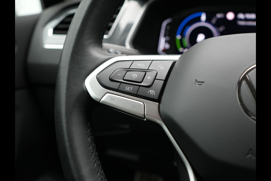 Volkswagen Tiguan 1.4 TSI eHybrid Active PHEV 245pk Dealer O.H. | Trekhaak Af Fabriek | Adaptive Cruise | 360 Camera | Sportstoelen & Stuur Verwarmd | IQ Light | Keyless | Sfeerverlichting | Apple Carplay | Blis | Navigatie | DAB | Plug In Hybrid |
