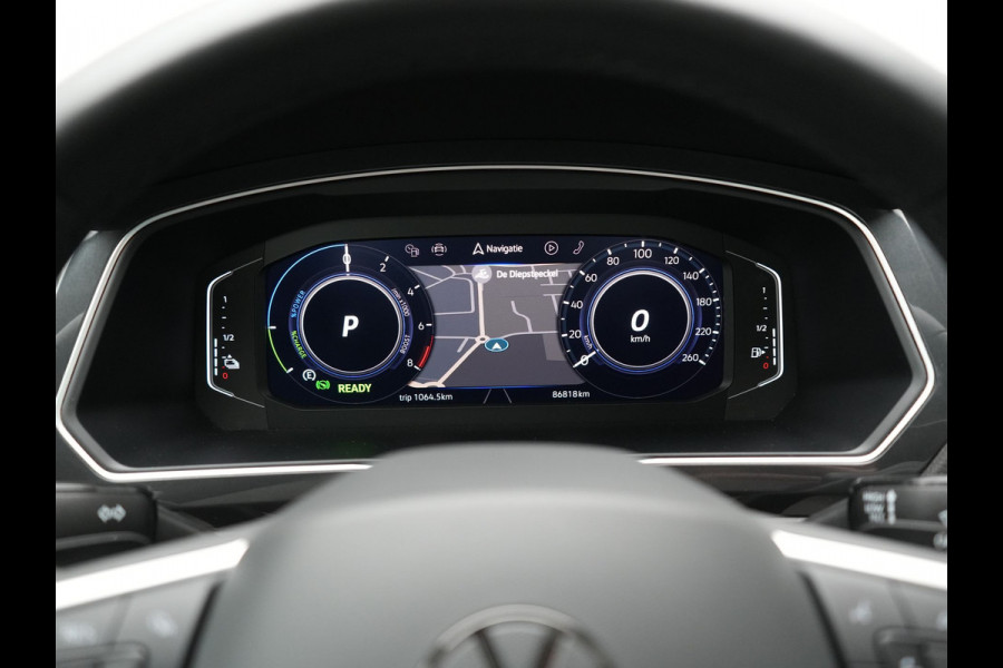 Volkswagen Tiguan 1.4 TSI eHybrid Active PHEV 245pk Dealer O.H. | Trekhaak Af Fabriek | Adaptive Cruise | 360 Camera | Sportstoelen & Stuur Verwarmd | IQ Light | Keyless | Sfeerverlichting | Apple Carplay | Blis | Navigatie | DAB | Plug In Hybrid |