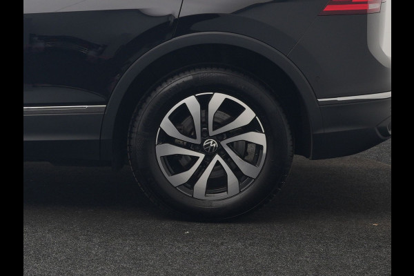 Volkswagen Tiguan 1.4 TSI eHybrid Active PHEV 245pk Dealer O.H. | Trekhaak Af Fabriek | Adaptive Cruise | 360 Camera | Sportstoelen & Stuur Verwarmd | IQ Light | Keyless | Sfeerverlichting | Apple Carplay | Blis | Navigatie | DAB | Plug In Hybrid |