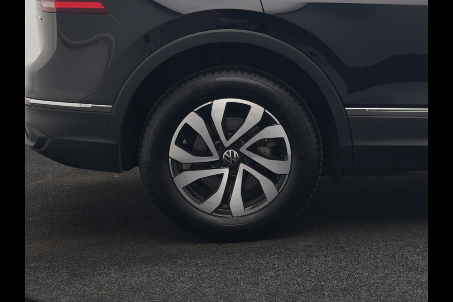 Volkswagen Tiguan 1.4 TSI eHybrid Active PHEV 245pk Dealer O.H. | Trekhaak Af Fabriek | Adaptive Cruise | 360 Camera | Sportstoelen & Stuur Verwarmd | IQ Light | Keyless | Sfeerverlichting | Apple Carplay | Blis | Navigatie | DAB | Plug In Hybrid |