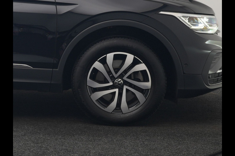 Volkswagen Tiguan 1.4 TSI eHybrid Active PHEV 245pk Dealer O.H. | Trekhaak Af Fabriek | Adaptive Cruise | 360 Camera | Sportstoelen & Stuur Verwarmd | IQ Light | Keyless | Sfeerverlichting | Apple Carplay | Blis | Navigatie | DAB | Plug In Hybrid |