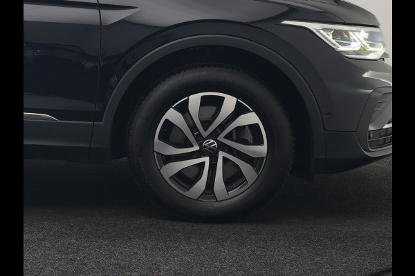 Volkswagen Tiguan 1.4 TSI eHybrid Active PHEV 245pk Dealer O.H. | Trekhaak Af Fabriek | Adaptive Cruise | 360 Camera | Sportstoelen & Stuur Verwarmd | IQ Light | Keyless | Sfeerverlichting | Apple Carplay | Blis | Navigatie | DAB | Plug In Hybrid |