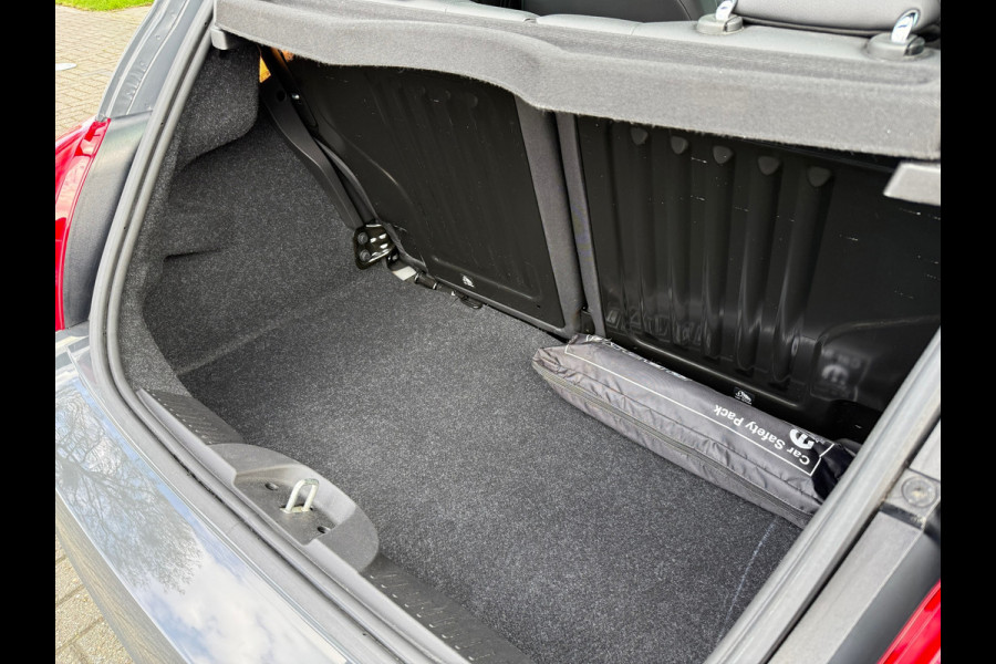 Fiat 500 1.0 Hybrid Sport - Navi Apple/Android - Climate - Parkeerhulp - Org.NL