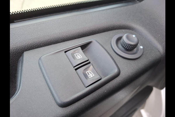 Renault Trafic 1.6 dCi T27 L1H1 Générique AIRCO / CRUISE CONTROLE / NAVI / TREKHAAK / EURO 6 / MARGE AUTO !!!