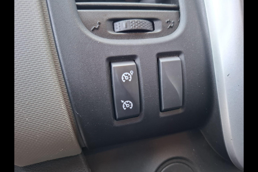 Renault Trafic 1.6 dCi T27 L1H1 Générique AIRCO / CRUISE CONTROLE / NAVI / TREKHAAK / EURO 6 / MARGE AUTO !!!