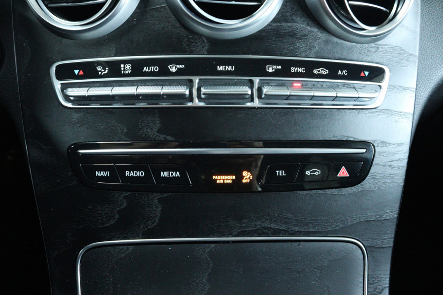 Mercedes-Benz C-Klasse 180 Business Solution AMG (PANORAMADAK, ADAPTIVE CRUISE, STOELVERWARMING, PDC, CAMERA, NAVIGATIE)