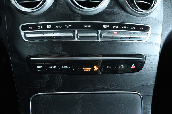 Mercedes-Benz C-Klasse 180 Business Solution AMG (PANORAMADAK, ADAPTIVE CRUISE, STOELVERWARMING, PDC, CAMERA, NAVIGATIE)