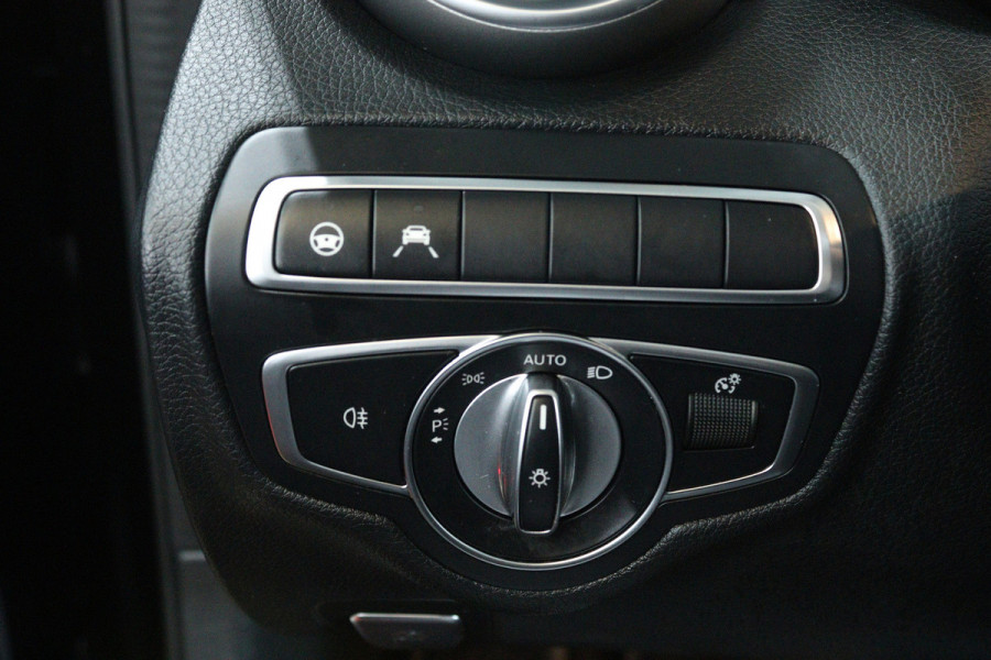 Mercedes-Benz C-Klasse 180 Business Solution AMG (PANORAMADAK, ADAPTIVE CRUISE, STOELVERWARMING, PDC, CAMERA, NAVIGATIE)