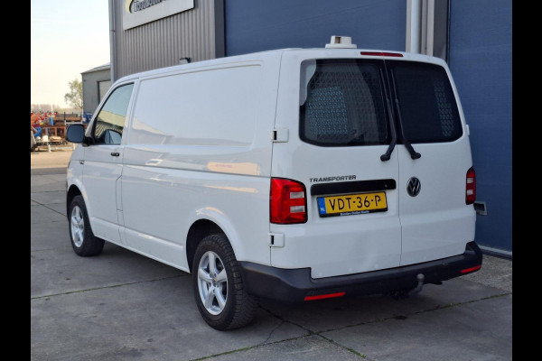 Volkswagen Transporter 2.0 TDI L1H1 Highline AIRCO / TREKHAAK / 3 ZITS / EURO 6 / N.A.P