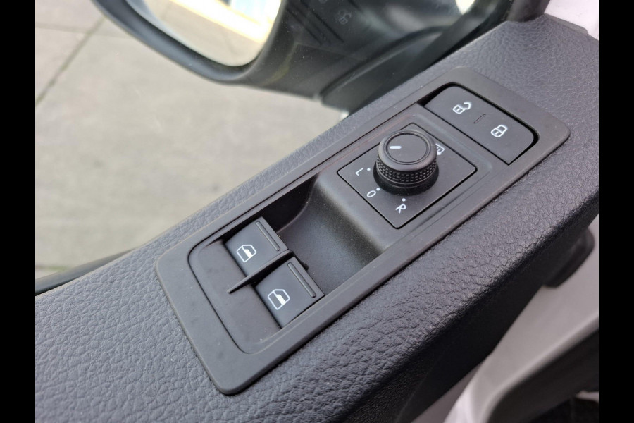 Volkswagen Transporter 2.0 TDI L1H1 Highline AIRCO / TREKHAAK / 3 ZITS / EURO 6 / N.A.P