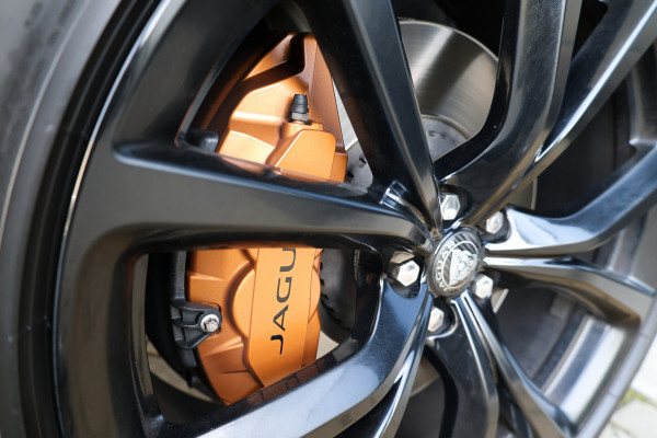 Jaguar F-Pace 5.0 V8 S/C AWD SVR | UNIEK! | DEALER ONDH | COBRA EXHAUST | STOELKOELING | 360 | HUD |