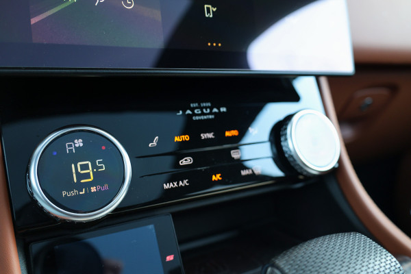 Jaguar F-Pace 5.0 V8 S/C AWD SVR | UNIEK! | DEALER ONDH | COBRA EXHAUST | STOELKOELING | 360 | HUD |