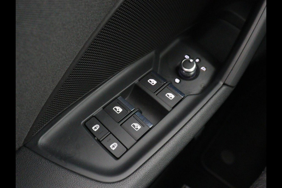 Audi A3 30 TFSI Advanced edition | Sportstoelen | Carplay | Virtual Cockpit | Full LED | Navigatie | Parkeerhulp | Climate control | Bluetooth | Cruise control | Sportstuur