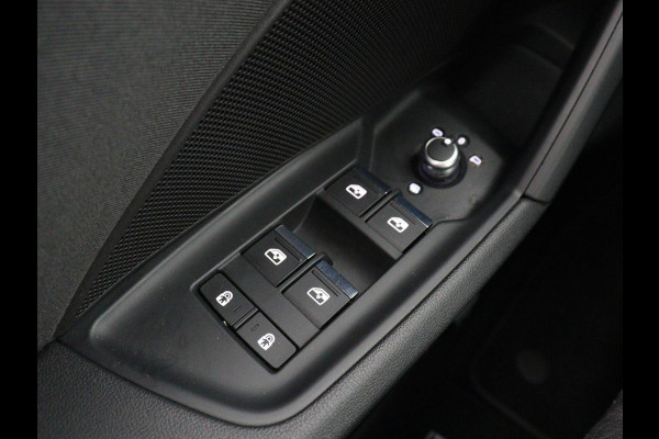Audi A3 30 TFSI Advanced edition | Sportstoelen | Carplay | Virtual Cockpit | Full LED | Navigatie | Parkeerhulp | Climate control | Bluetooth | Cruise control | Sportstuur
