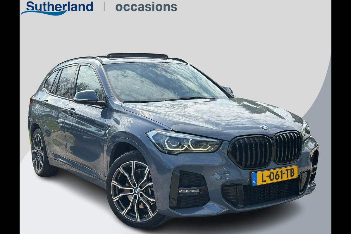 BMW X1 xDrive25e eDrive M Sport | Plug-in Hybride | PHEV | 220pk | Panoramadak | Storm Bay Metallic | 19 inch | M Pakket | Camera | Sportstoelen | Led verlichting | Head Up Display | Shadowline Exterieur