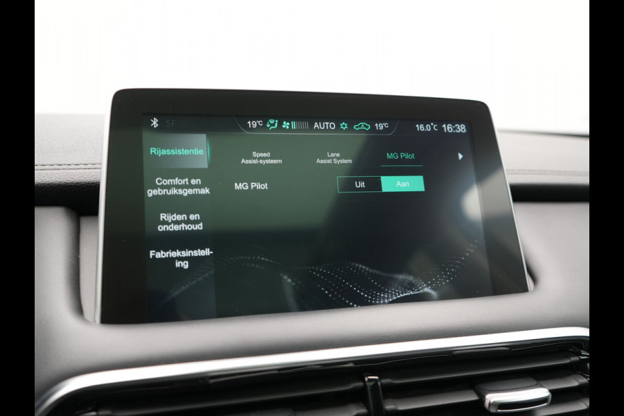 MG EHS 1.5 TGDI Luxury PHEV 259pk | Trekhaak | Panodak | Adaptive Cruise | 360 Camera | Lederen Sportstoelen Verwarmd | Keyless | Blis | LED Koplampen | Apple Carplay | Plug In Hybrid |