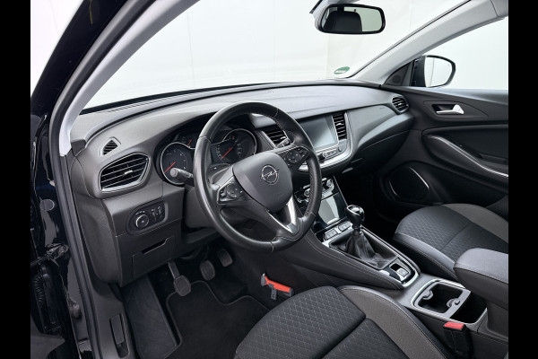 Opel Grandland X T131PK Trekhaak AGR Navi Apple Carplay Android 1/2 Leer Cruise Control Pdc ECC Ergocomfort Stoel Business Executive Lmv Privacy Glas Led DAB+ Regen-Lichtsensor Lane Assist 1.400KG Trekgewicht 1e Eigenaar Origineel Nederlandse Auto € 34.000