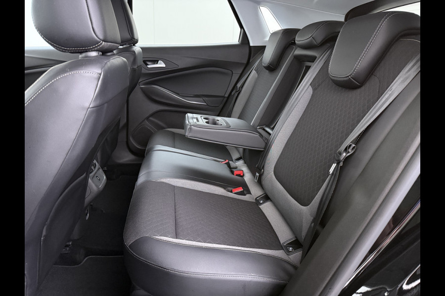 Opel Grandland X T131PK Trekhaak AGR Navi Apple Carplay Android 1/2 Leer Cruise Control Pdc ECC Ergocomfort Stoel Business Executive Lmv Privacy Glas Led DAB+ Regen-Lichtsensor Lane Assist 1.400KG Trekgewicht 1e Eigenaar Origineel Nederlandse Auto € 34.000