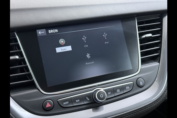 Opel Grandland X T131PK Trekhaak AGR Navi Apple Carplay Android 1/2 Leer Cruise Control Pdc ECC Ergocomfort Stoel Business Executive Lmv Privacy Glas Led DAB+ Regen-Lichtsensor Lane Assist 1.400KG Trekgewicht 1e Eigenaar Origineel Nederlandse Auto € 34.000