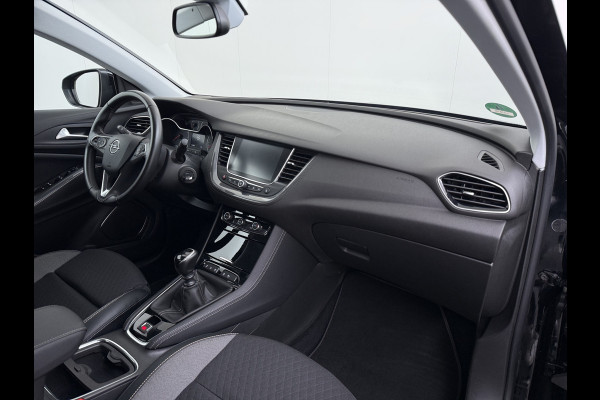 Opel Grandland X T131PK Trekhaak AGR Navi Apple Carplay Android 1/2 Leer Cruise Control Pdc ECC Ergocomfort Stoel Business Executive Lmv Privacy Glas Led DAB+ Regen-Lichtsensor Lane Assist 1.400KG Trekgewicht 1e Eigenaar Origineel Nederlandse Auto € 34.000